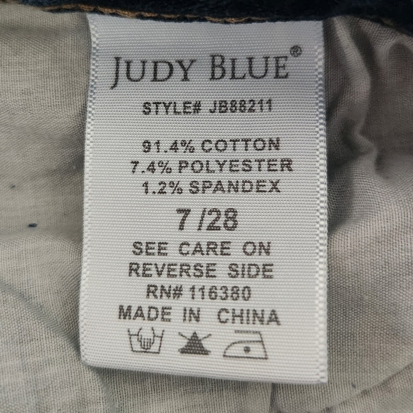 Judy Blue Capri Fit - Picture 4 of 4